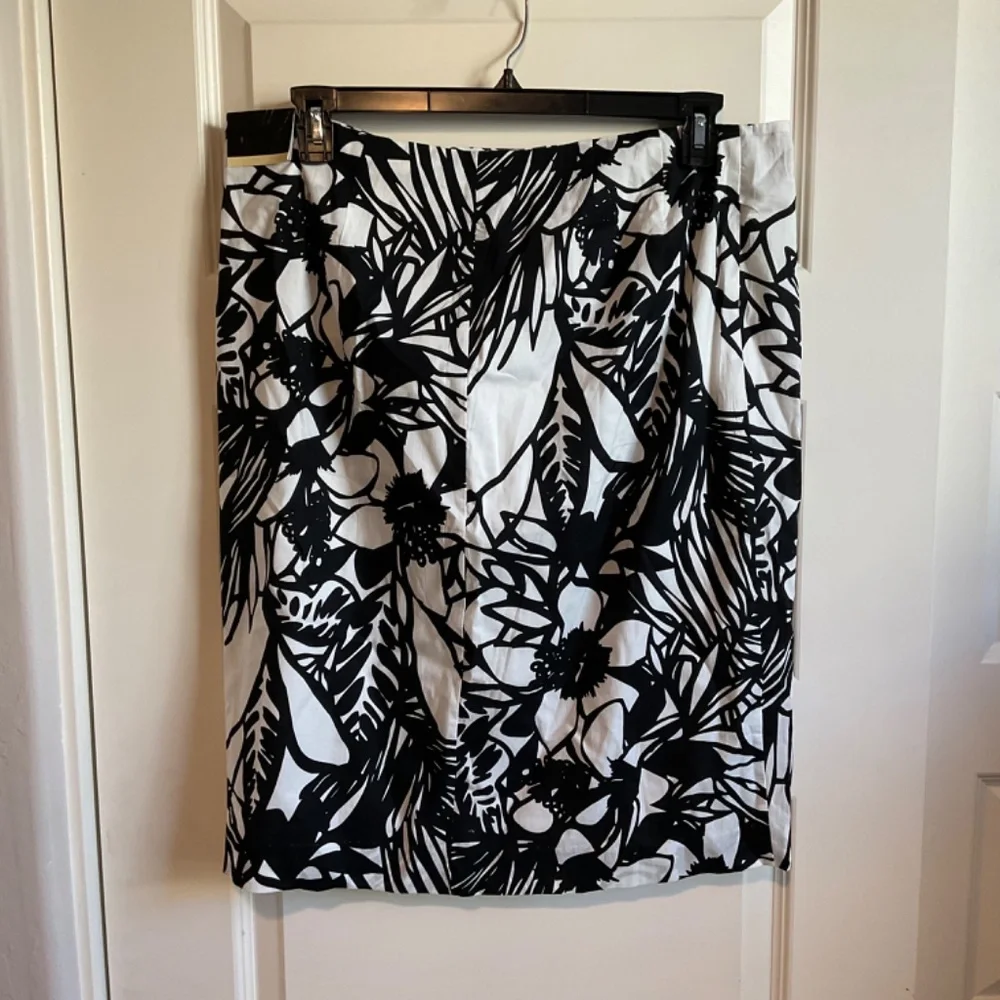 Lane Bryant Floral Printed Cotton Wrap Skirt - Black and‎ White - Size 16
